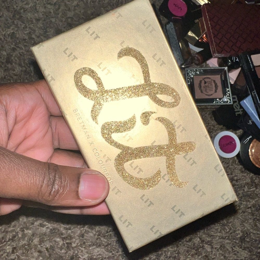 Eyeshadow palette
